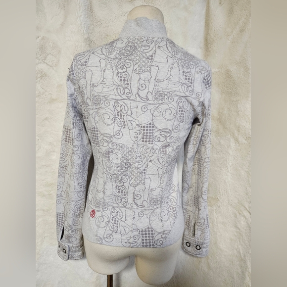 Lululemon RARE Vine Print Jacket Size 6 Yoga Poses Athletic Full Zip Fitness - Picture 4 of 12